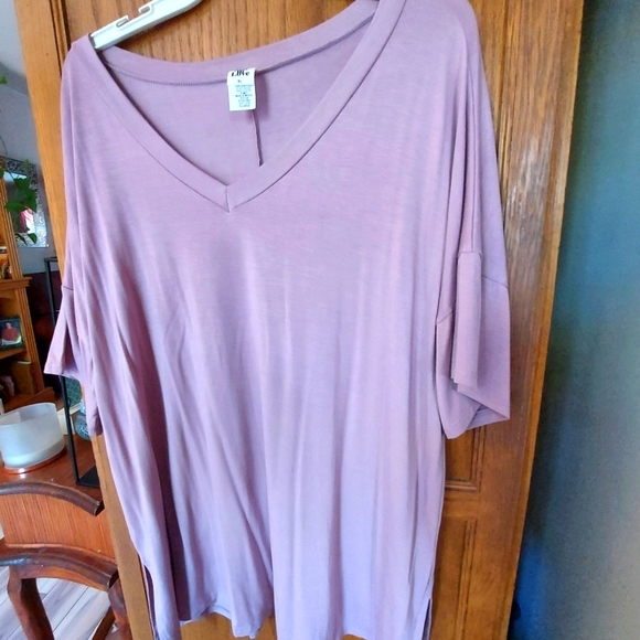 Lavender Vneck tunic. - Picture 1 of 2